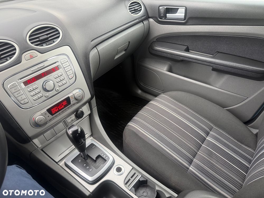 Ford Focus 2.0 16V Titanium - 14