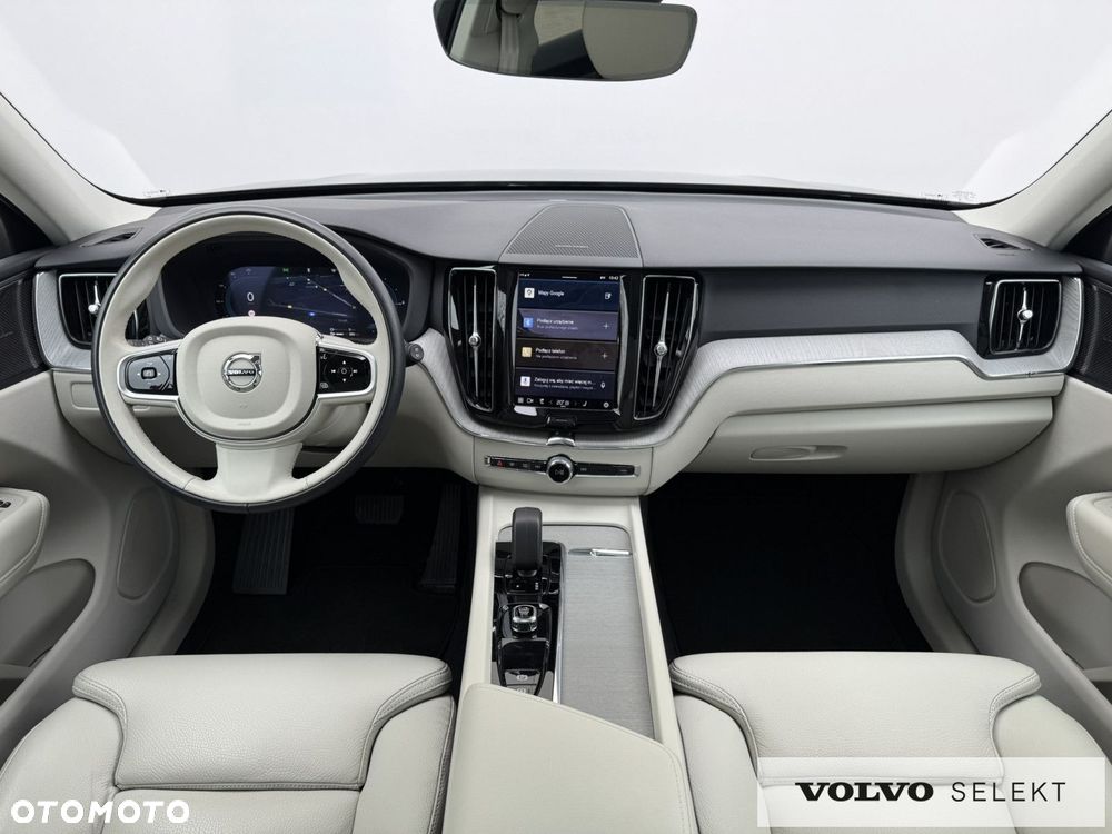 Volvo XC 60 T6 Plug-In Hybrid AWD Plus Dark - 18