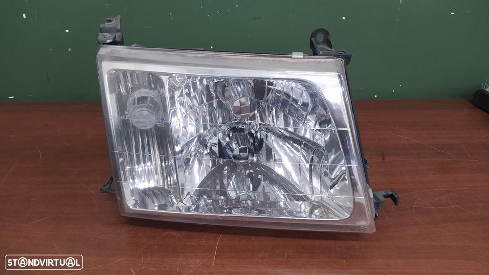 FAROL DIREITO TOYOTA LAND CRUISER J10 - 1