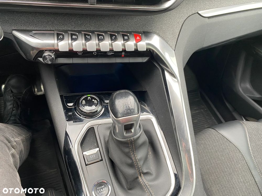 Peugeot 3008 1.5 BlueHDi GT S&S - 23