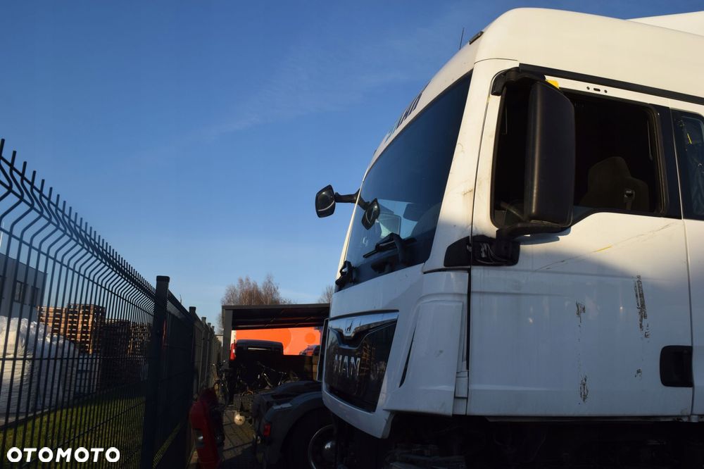 KOMPLETNA KABINA MAN TGX XLX E6 440KM - 1