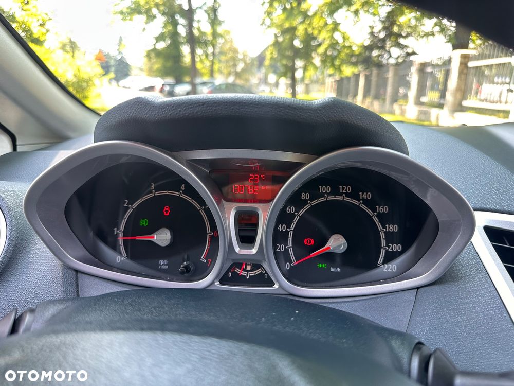 Ford Fiesta 1.25 Celebration - 10