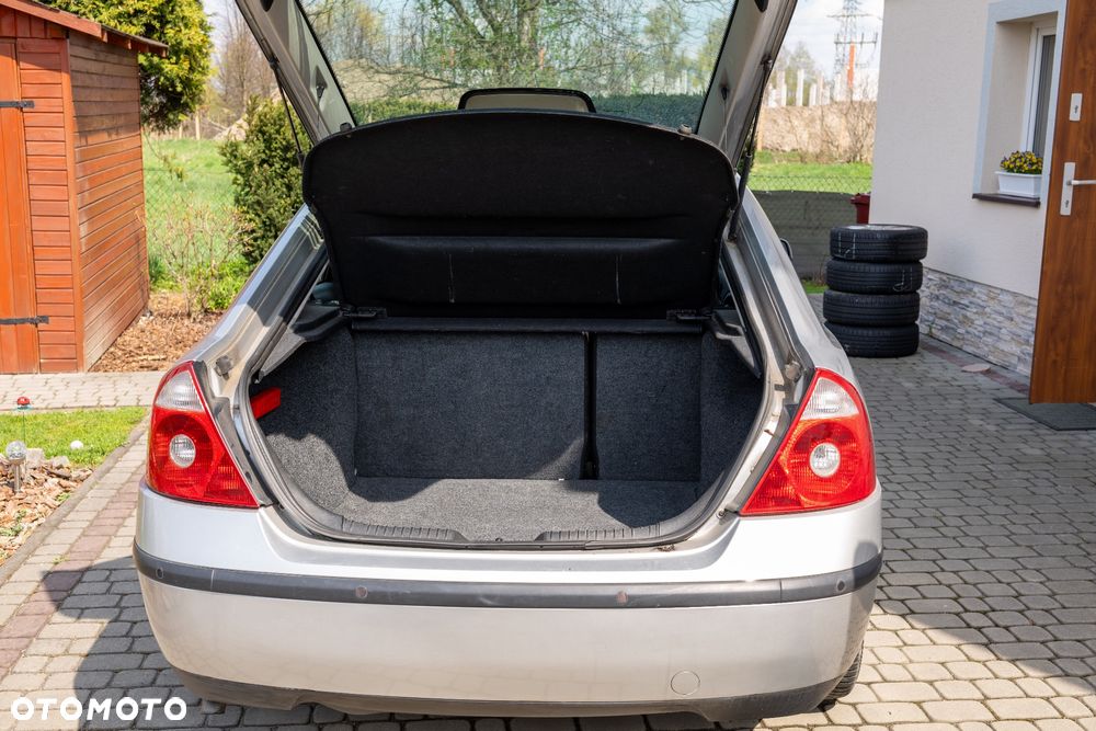 Ford Mondeo 1.8 Ambiente - 12