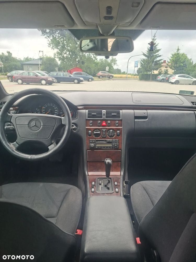 Mercedes-Benz Klasa E - 7