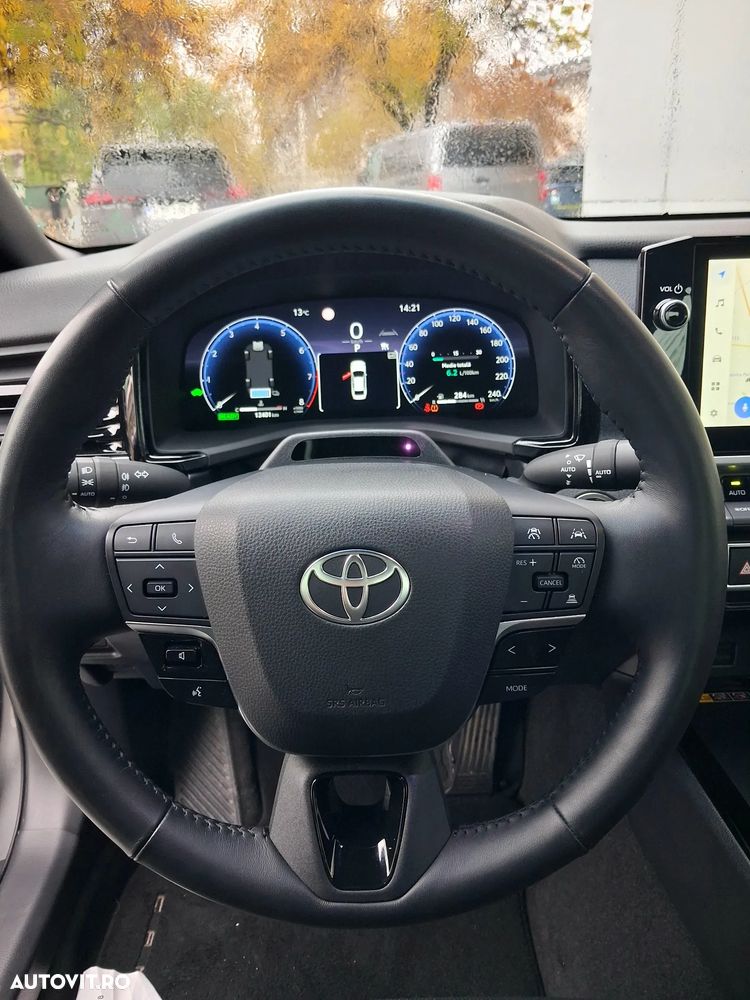 Toyota Camry - 12