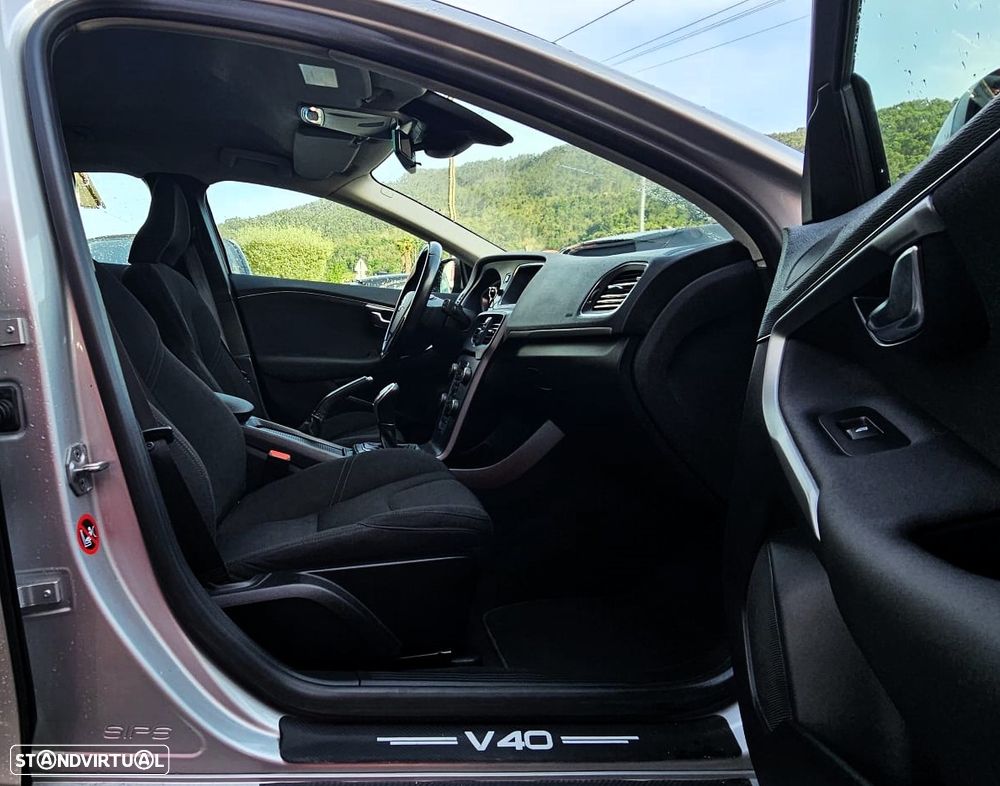 Volvo V40 D2 Kinetic - 17