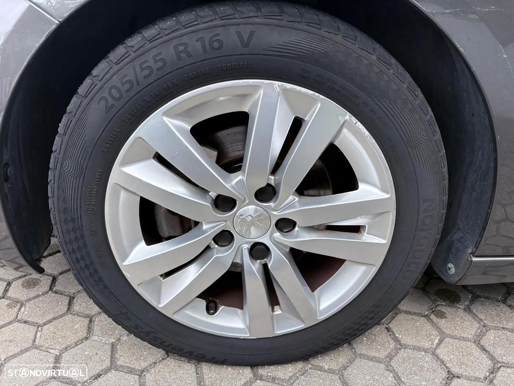 Peugeot 308 SW 1.2 PureTech Style - 11