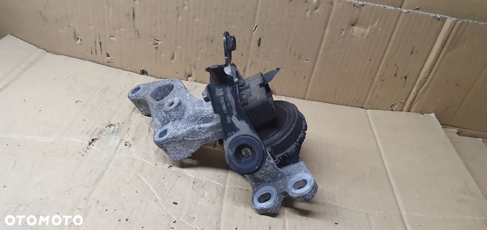 Łapa silnika poduszka Opel Vivaro B Trafic III 1.6 DCI 112101360R - 4