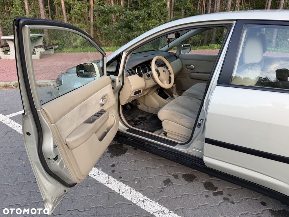 Nissan Tiida - 4