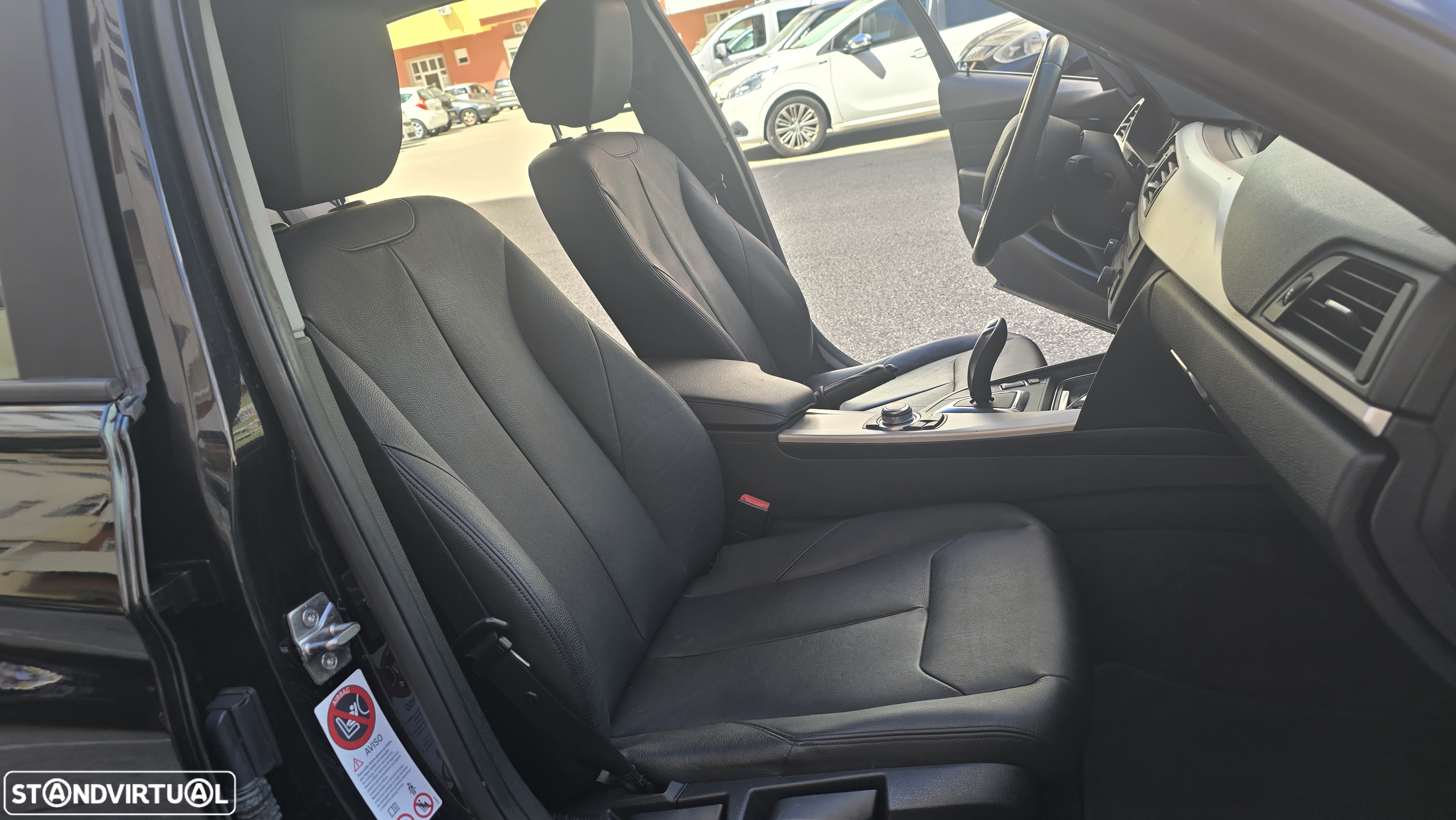 BMW 318 d Auto Exclusive - 25