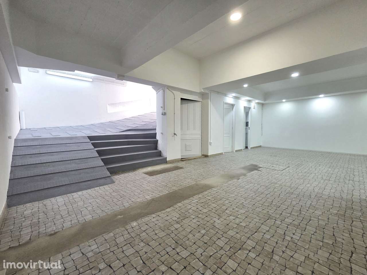 Alugo Espaço Comercial/ Armazém Sesimbra Vila - Grande imagem: 3/19