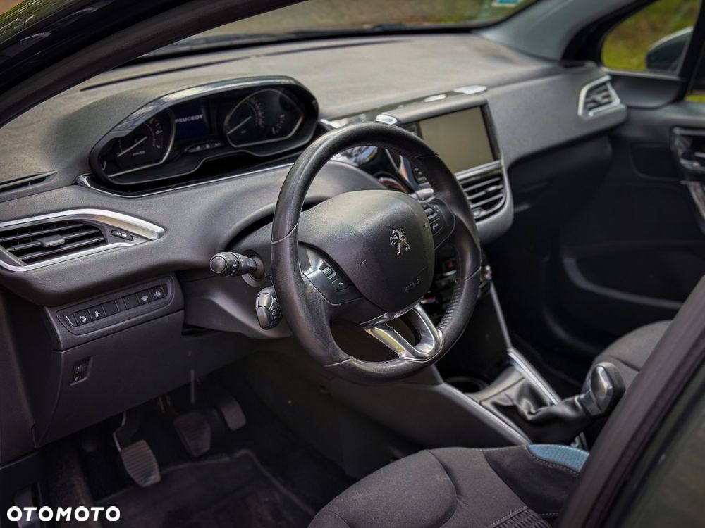 Peugeot 208 1.2 PureTech Allure - 6