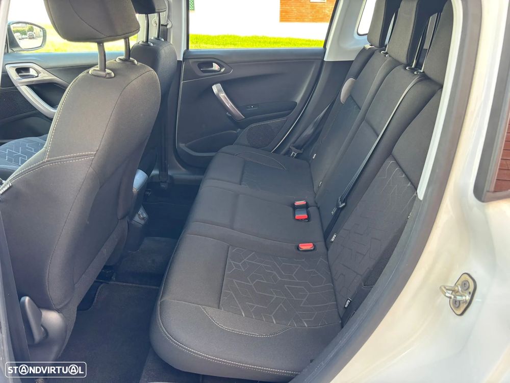 Peugeot 2008 1.2 PureTech Allure - 40