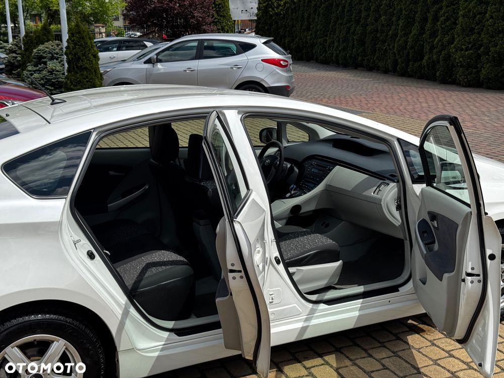 Toyota Prius 1.8 HSD Prestige - 25