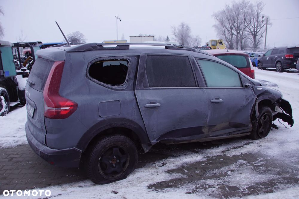 Auto na części - Dacia Jogger Lift 1.0 TCE 101 KM H4D480 2024R Silnik Skrzynia Drzwi Klapa Zderzak Lampa Klamka Szyba Relingi Deska Kokpit Sterownik Moduł Czujnik Licznik Kierownica Panel - 7