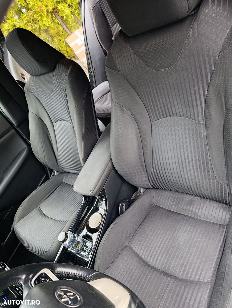 Toyota Prius Sol Plus - 8