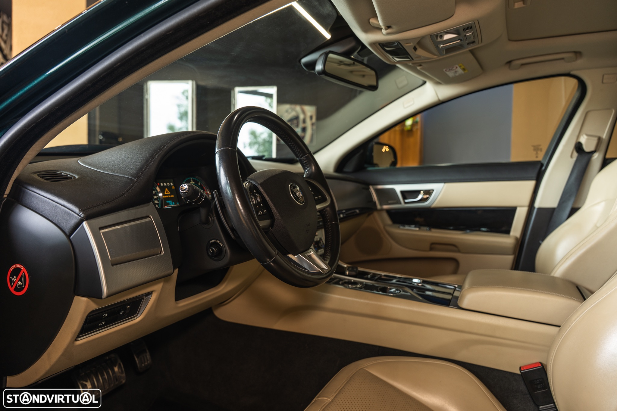 Jaguar XF Sportbrake 3.0 D V6 Premium Luxury - 4
