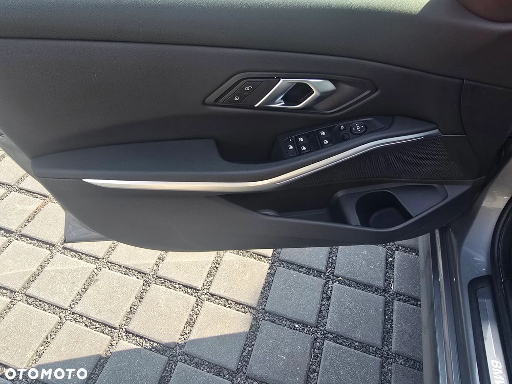 BMW Seria 3 318i Advantage - 12