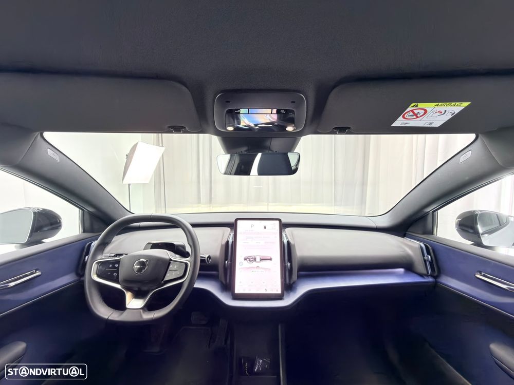 Volvo EX30 Single Motor Extended Range RWD Ultra - 11
