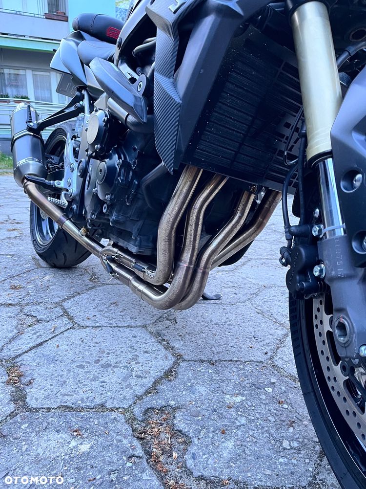 Suzuki GSR - 3