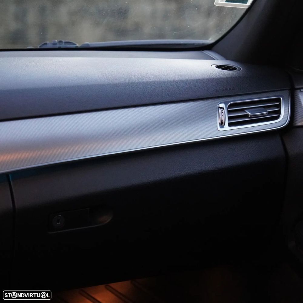 Mercedes-Benz E 300 Bluetec Hybrid Avantgarde - 25