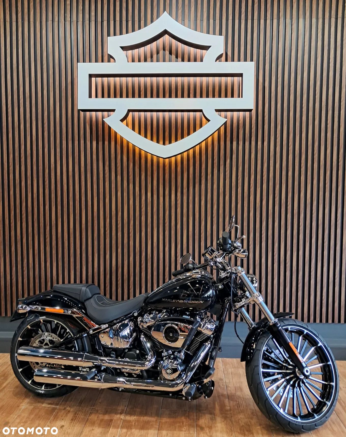 Harley-Davidson Softail Breakout - 1