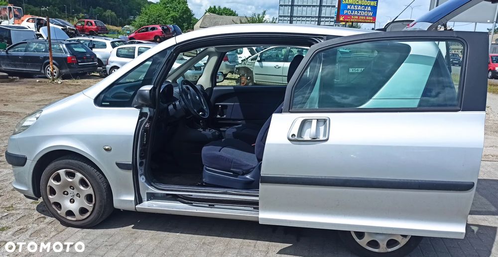 PEUGEOT 1007 1.4 Benzyna 2006r - 7