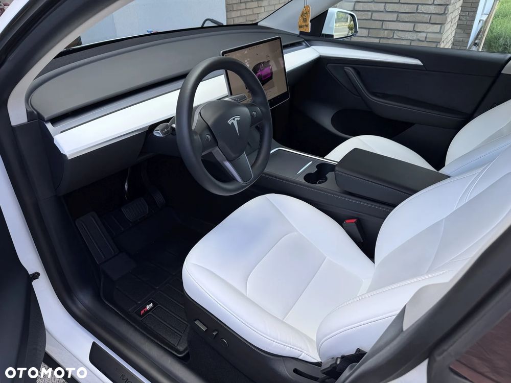 Tesla Y - 12
