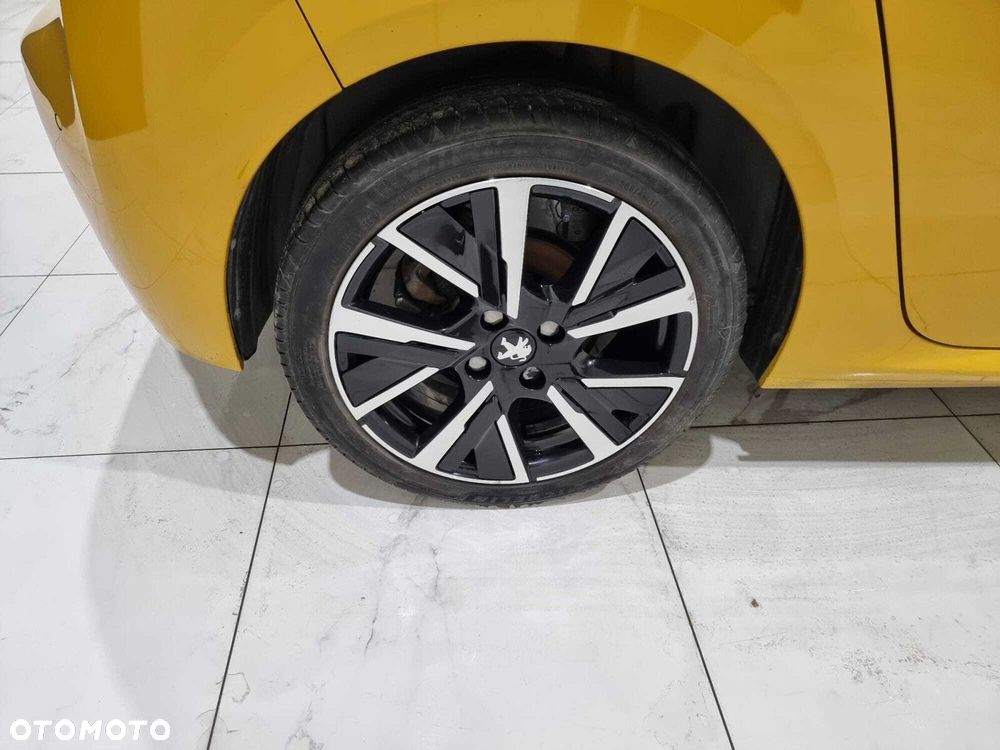Peugeot 208 - 33