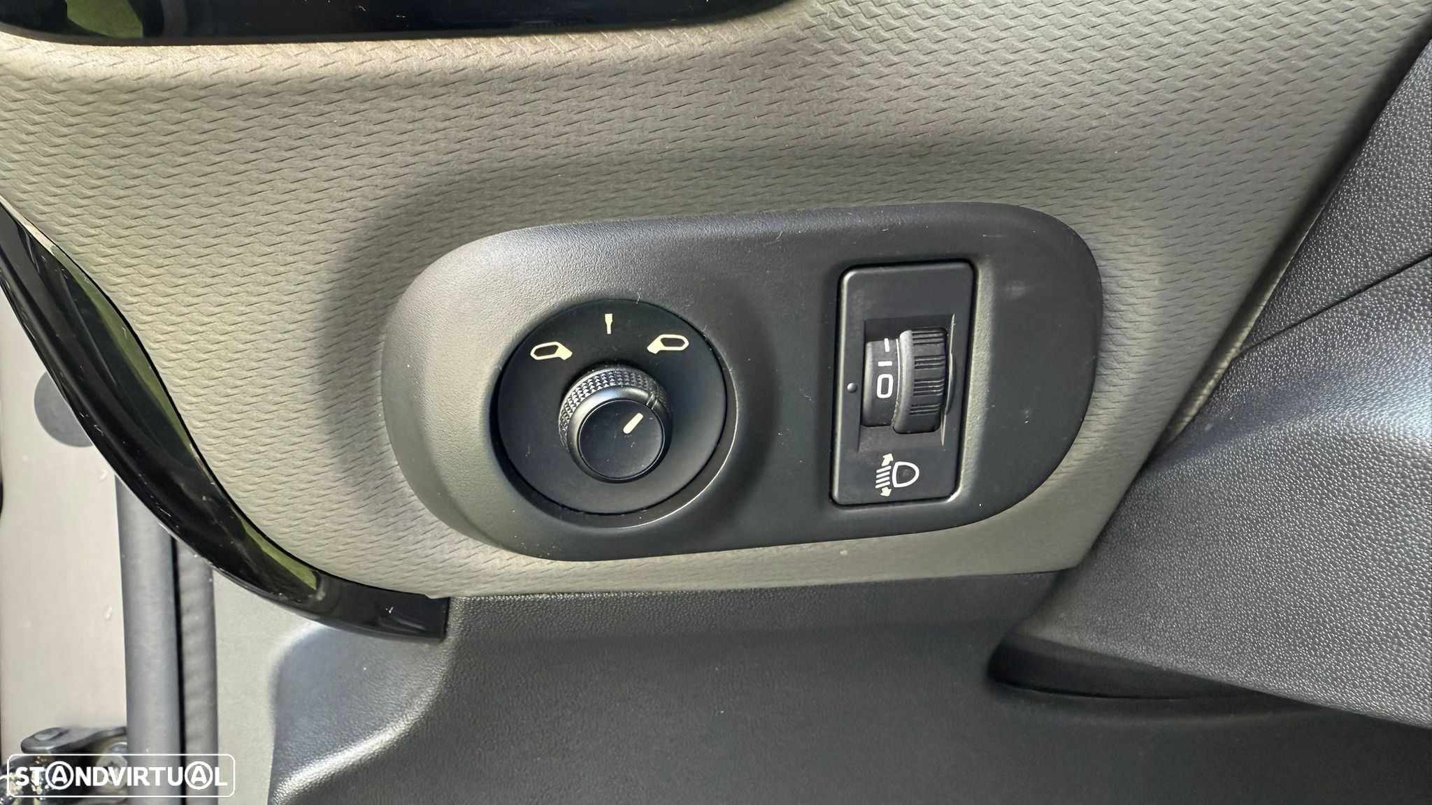 Citroën C4 Cactus 1.2 PureTech Shine - 38