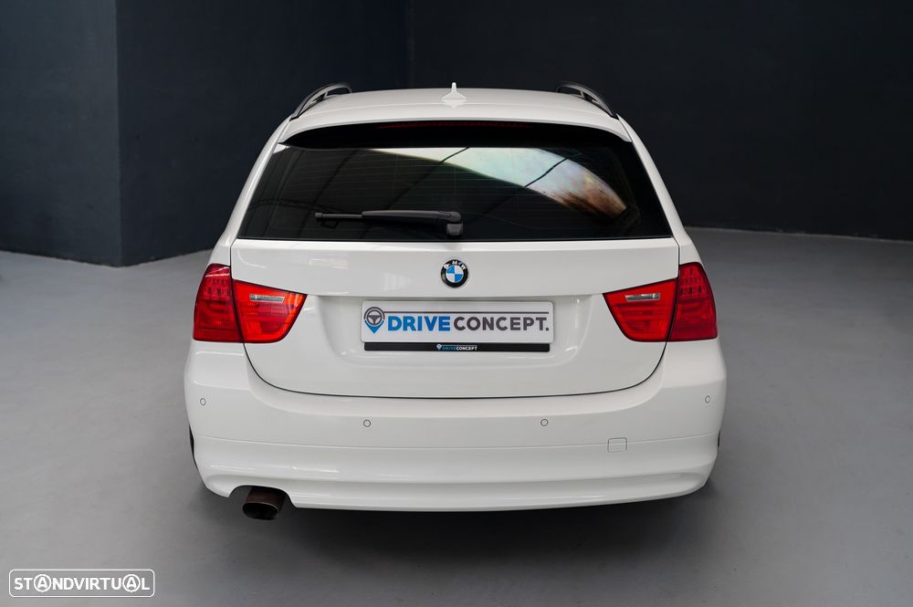 BMW 318 d Navigation Sport - 15