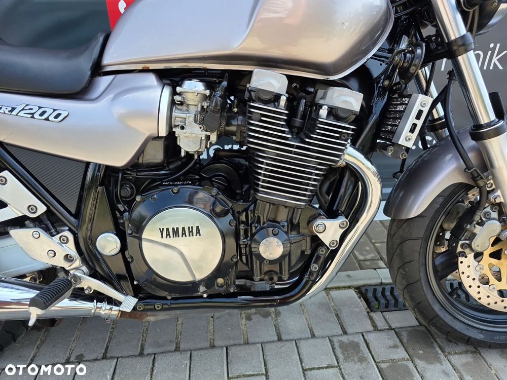 Yamaha XJR - 23