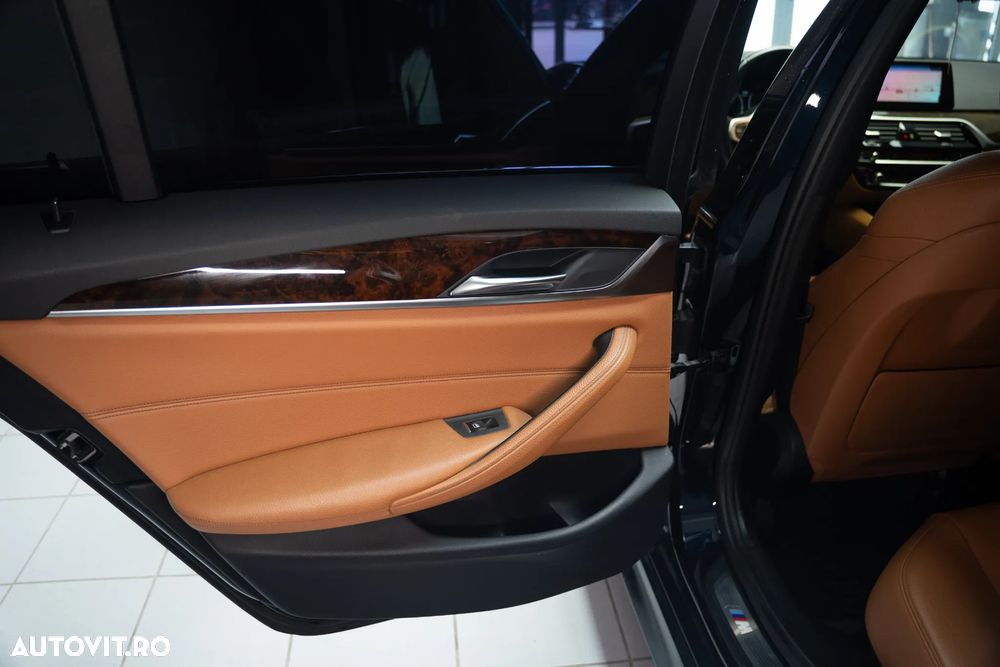 BMW Seria 5 520d xDrive AT - 22