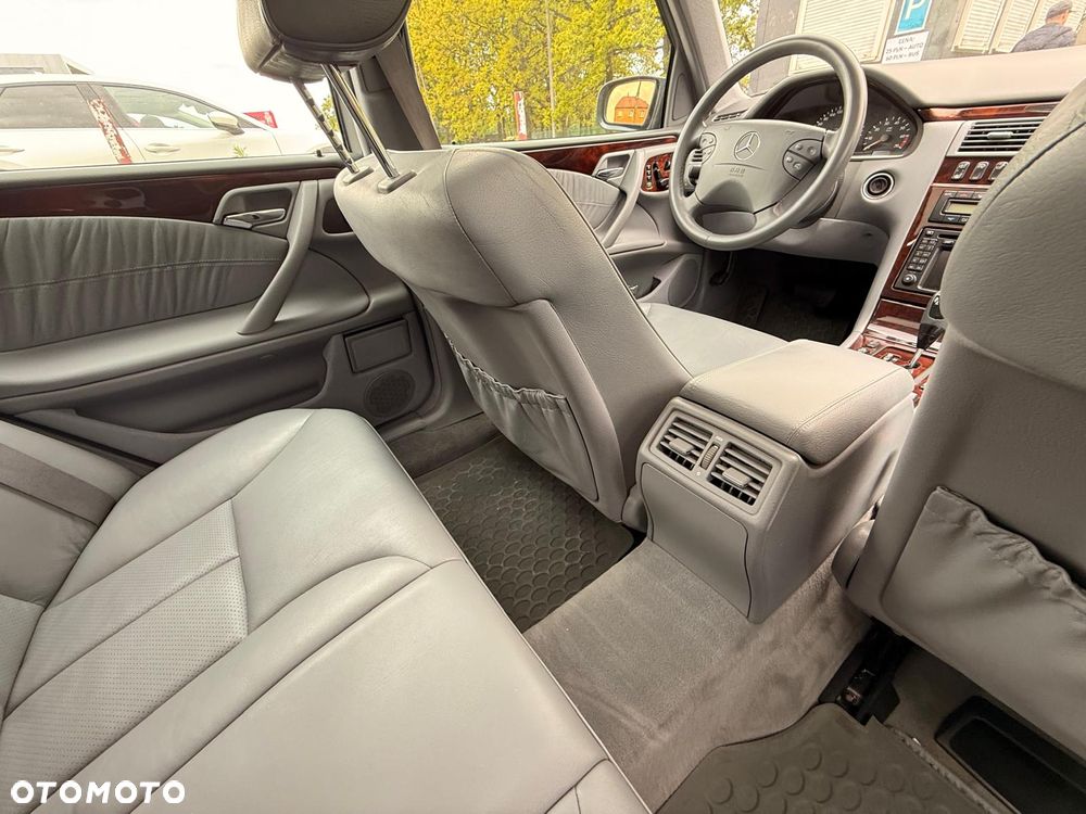 Mercedes-Benz Klasa E 320 4-Matic Elegance - 9