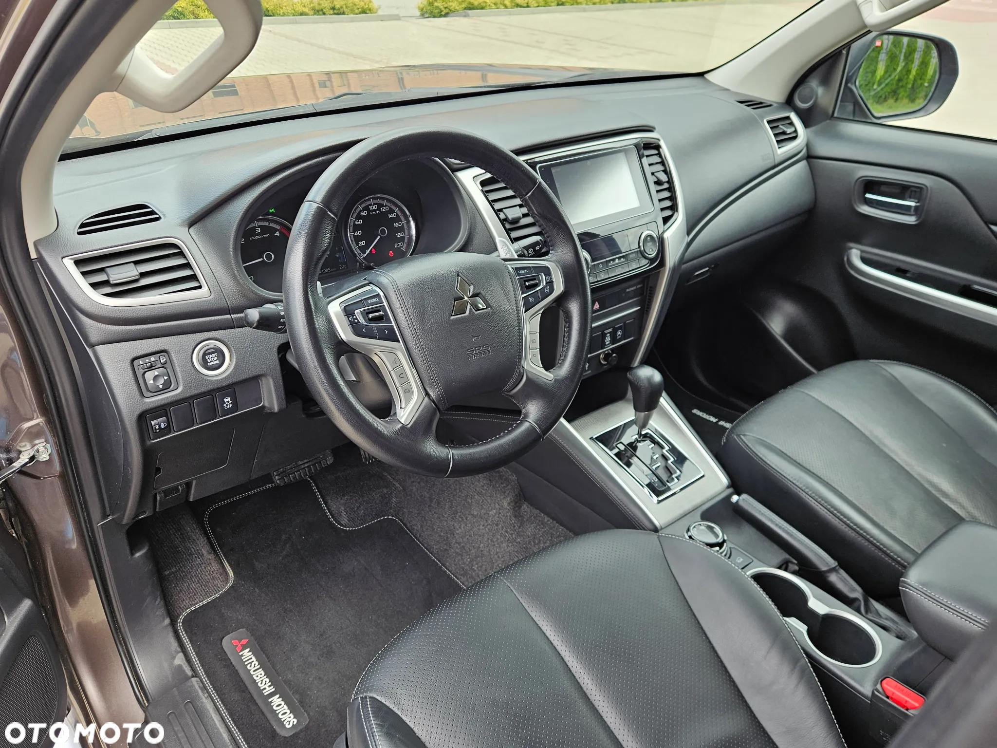 Mitsubishi L200 2.2 d DC Instyle Plus - 13