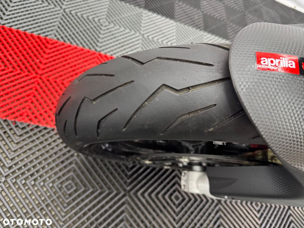 Aprilia Tuono - 10