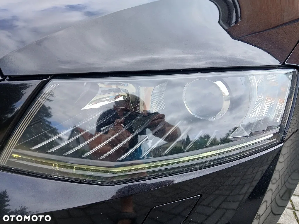 Skoda Octavia Combi 2.0 TDI DSG RS - 25