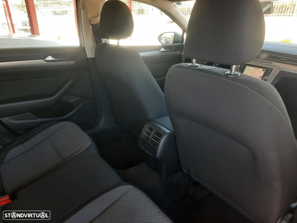 VW Passat 1.6 TDI BlueMotion - 39