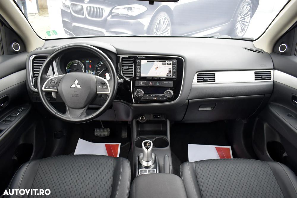 Mitsubishi Outlander 2.0 4WD Plug-In Hybrid Top - 8