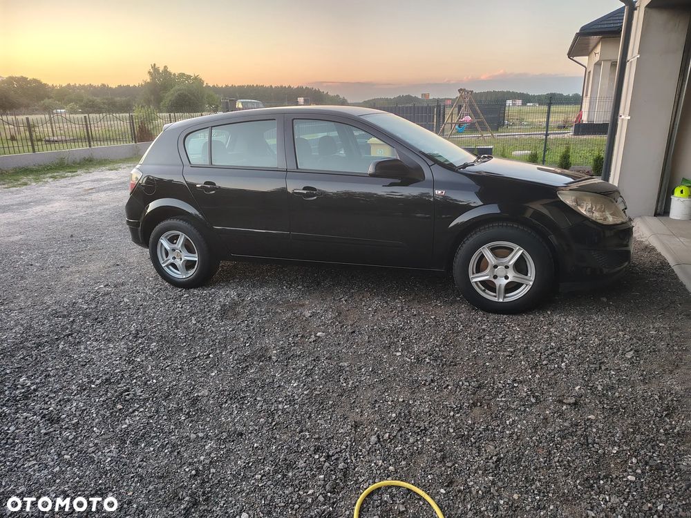 Opel Astra 1.6 Essentia - 10