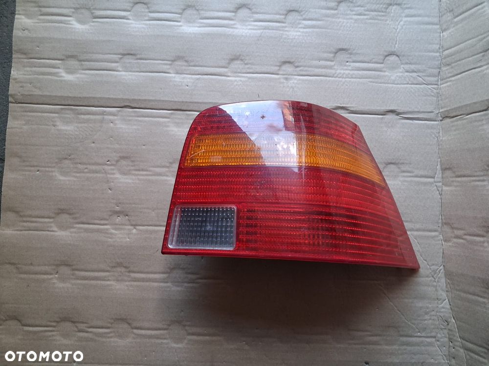 Lampa tył VW GOLF IV HB prawa OE - 1