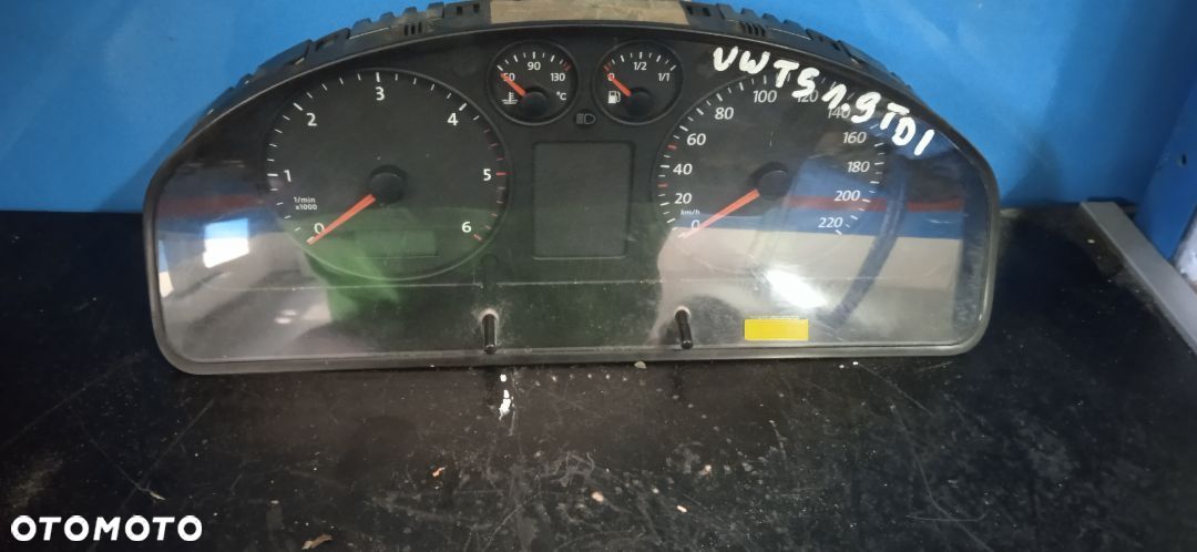 Licznik VW t5 1.9tdi 7H0920850R - 1
