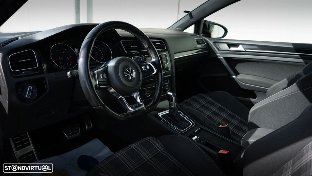 VW Golf 2.0 TDi GTD DSG - 21