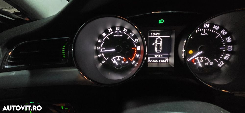 Skoda Superb 1.6 TDI FAMILY - 9