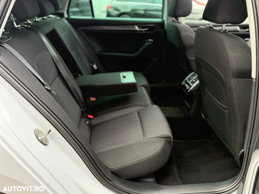 Skoda Superb Combi 2.0 TDI DSG Premium Edition - 28