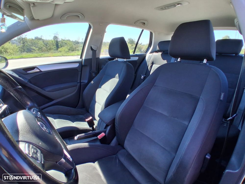 VW Golf 1.6 TDi Highline DSG - 12