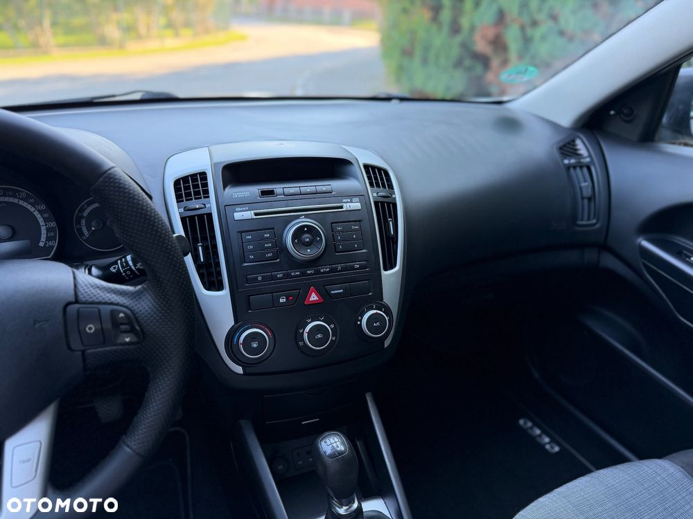 Kia Ceed - 10