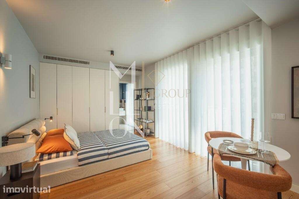 Apartamento em condominio com piscina - Avenida Liberdade - Grande imagem: 3/36