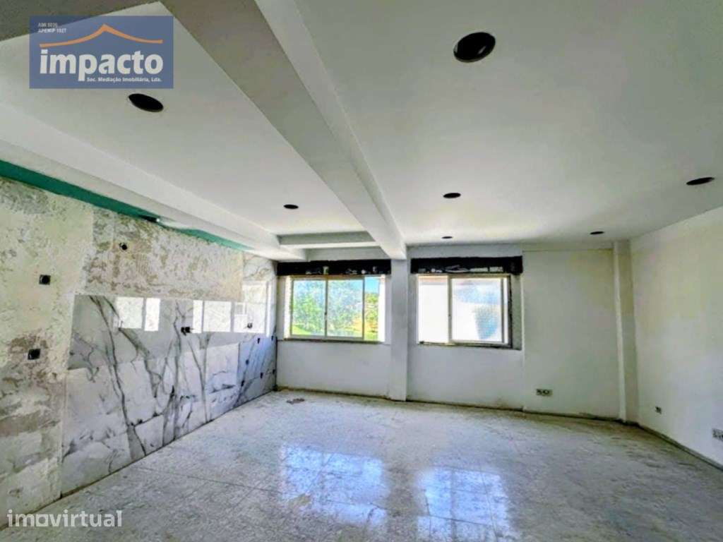 T1 REMODELADO, Open Space, wc c/ janela, cozinha equipada, varanda,... - Grande imagem: 2/12