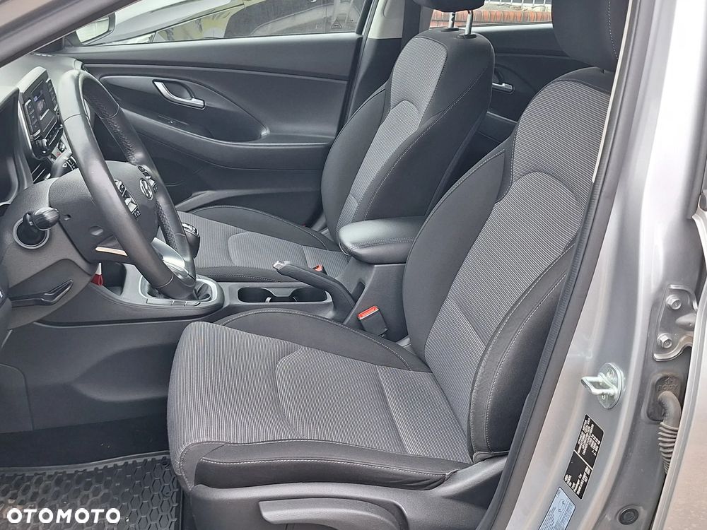 Hyundai i30 1.5 DPI Classic + - 14